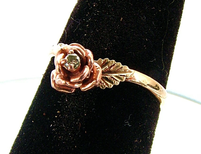 JUEGO DE ANILLOS Y PENDIENTES DE ORO Y DIAMANTES DE 10KT *ORO ROSA Y ROSA c.1970's Foto 4 de 4