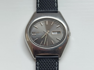 Seiko 5 automatic 21 Jewels 6119-5421 sunburst dial 1973 with new rubber strap