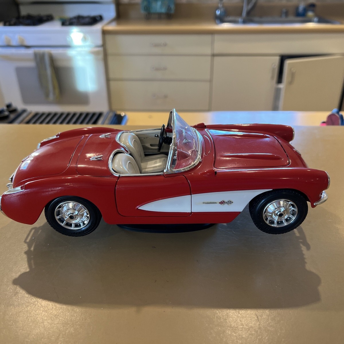 1/18 ビュイック ロードマスター 1957 ホワイト/レッド MM製ミニカー 1/18 ビュイック ロードマスター 1957 ホワイト/レッド MM製ミニカー 1