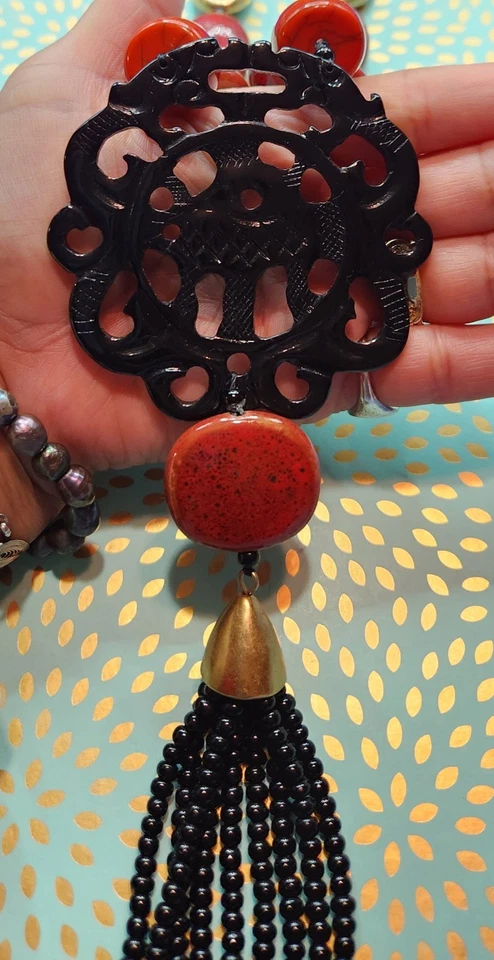 Collar borla cuentas coral y jade oscuro imitación cerámica 35 aniversario de Chico. Foto 3 de 4