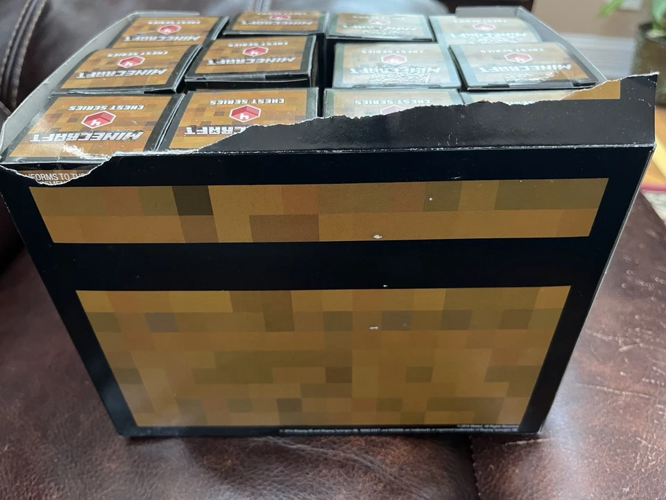 Minecraft Chest Series 4 estojo vermelho de 36 - Imagem 4 de 4