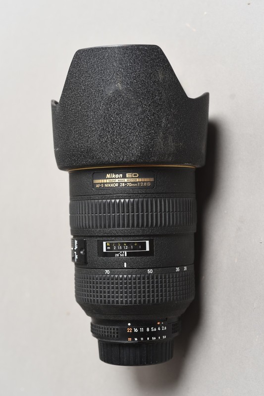 Nikon AF NIKKOR 28-70mm F3.3-4.5 Macro Zoom Lens in good condition