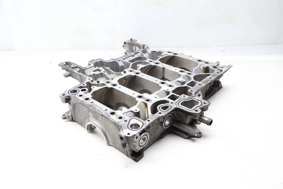 VW TOUAREG 2006-2009 4,2 L - Carcasa del cigüeñal/bloque inferior del motor Foto 2 de 4