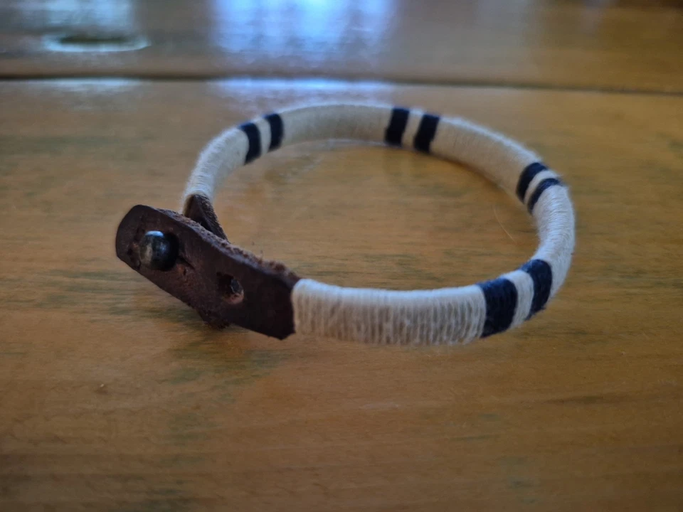 Abercrombie & Fitch儿童皮革手链带 — 第 2/2 张图片