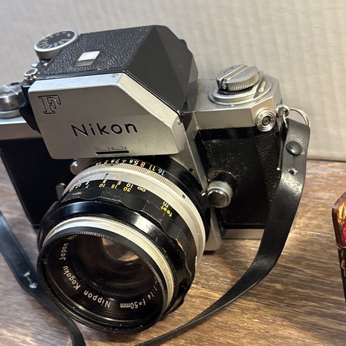 Beautiful Vintage Nikon F Photomic SLR Film Camera with 50mm Lens W/ Extras - Picture 6 of 14
