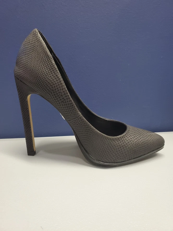 Rock & Republic Arabella Pumps Heels Women's Size 6 Black Comfort Slip On - EUC - Image 3 of 4