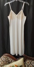 Vintage Vanity Fair Basic Beige  Cream Slip Dress Size 34 Fair Shape