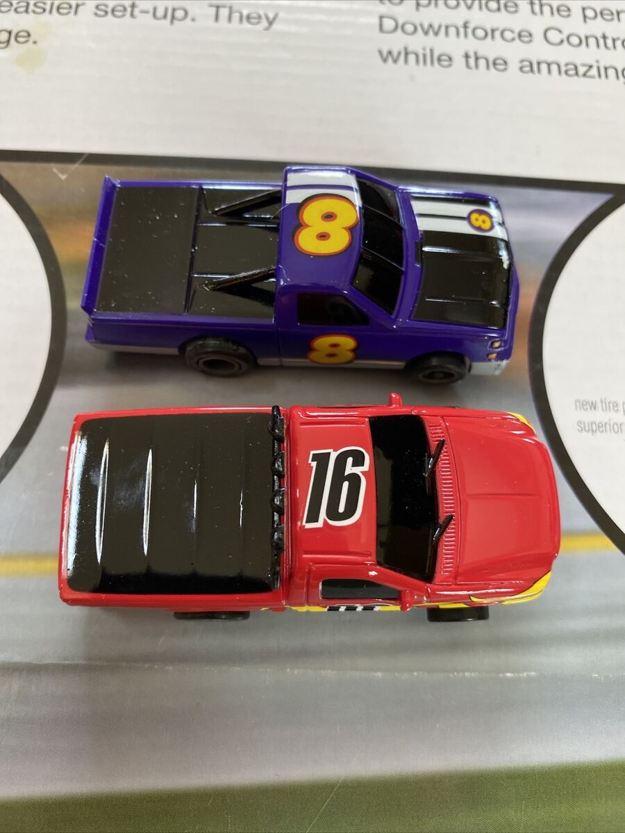 Chevrolet & Ford Focus ラジコンカーセット Used LIFE-LIKE RACING CYCLONE CANYON FORD vs. CHEVY Truck HO