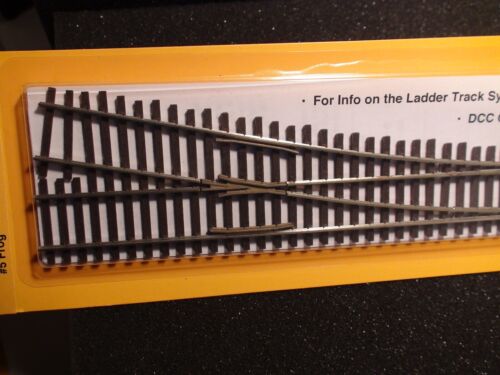 Micro- Engineering #14-711 HO LADDER TRACK SYSTEM TURNOUT RH #5a Code 83 - Picture 2 of 6