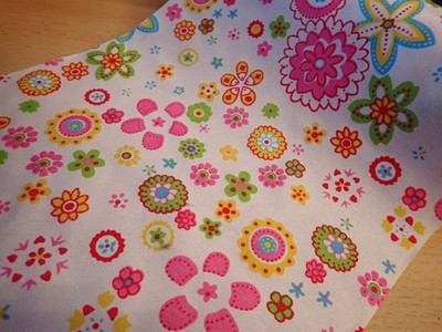 1 m CREApop Tischband Flower - Power weiß - Hobby Fun - Baumwollstoff 20cm breit