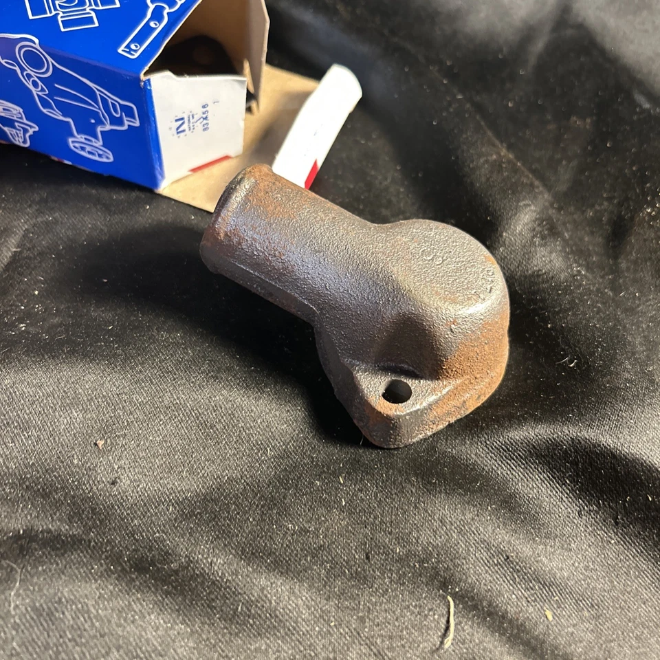 Mopar 2,6 л 2,0 Chrysler розетка воды Colt Vista Sappro New Yorker фургон 75 - 1984  - Изображение 2 из 3