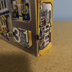 NEW LEGO CREATOR Bike Shop & Cafe (31026) - buildings and minifigures included