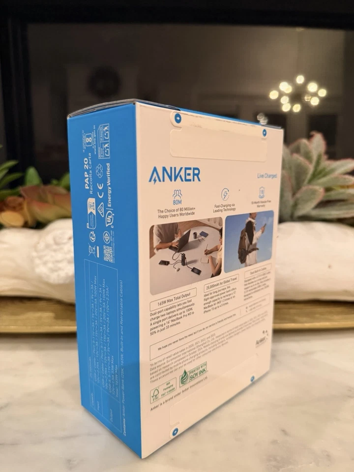 Banco de alimentación Anker 25000 mAh triple 100 W puertos USB-C cables integrados para Mac/iPhone Foto 3 de 3