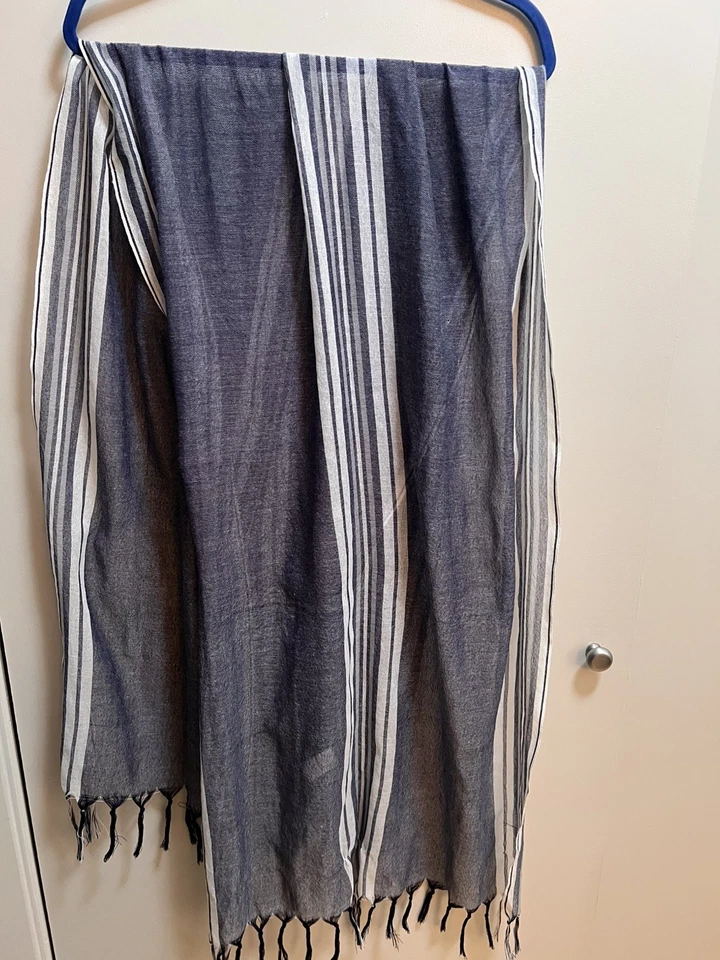 Bufanda con flecos de pizarra azul blanco a rayas para hombre talla única - comprada en Italia.  Foto 4 de 4