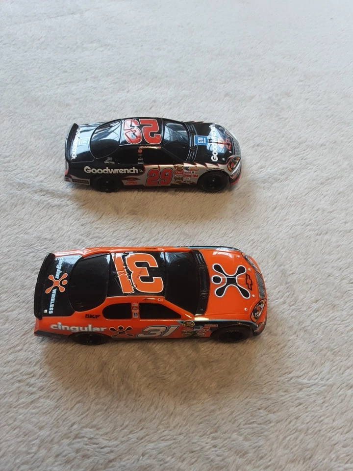 NASCAR 1/32 Coches Ranura 29 Kevin Harvick y 31 Jeff Burton Lote de 2 Funcionan Excelente Foto 2 de 4