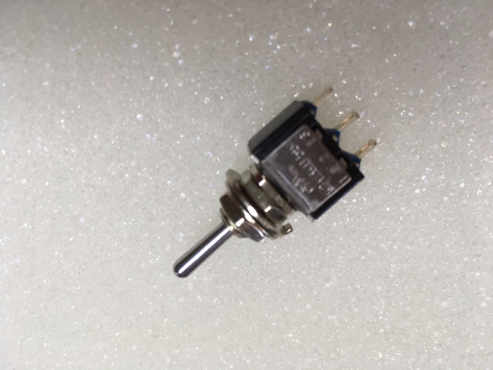 2K135 1 x Mini 3A SPDT On-Off-On Switch Ideal for Model Railway Use Etc ...