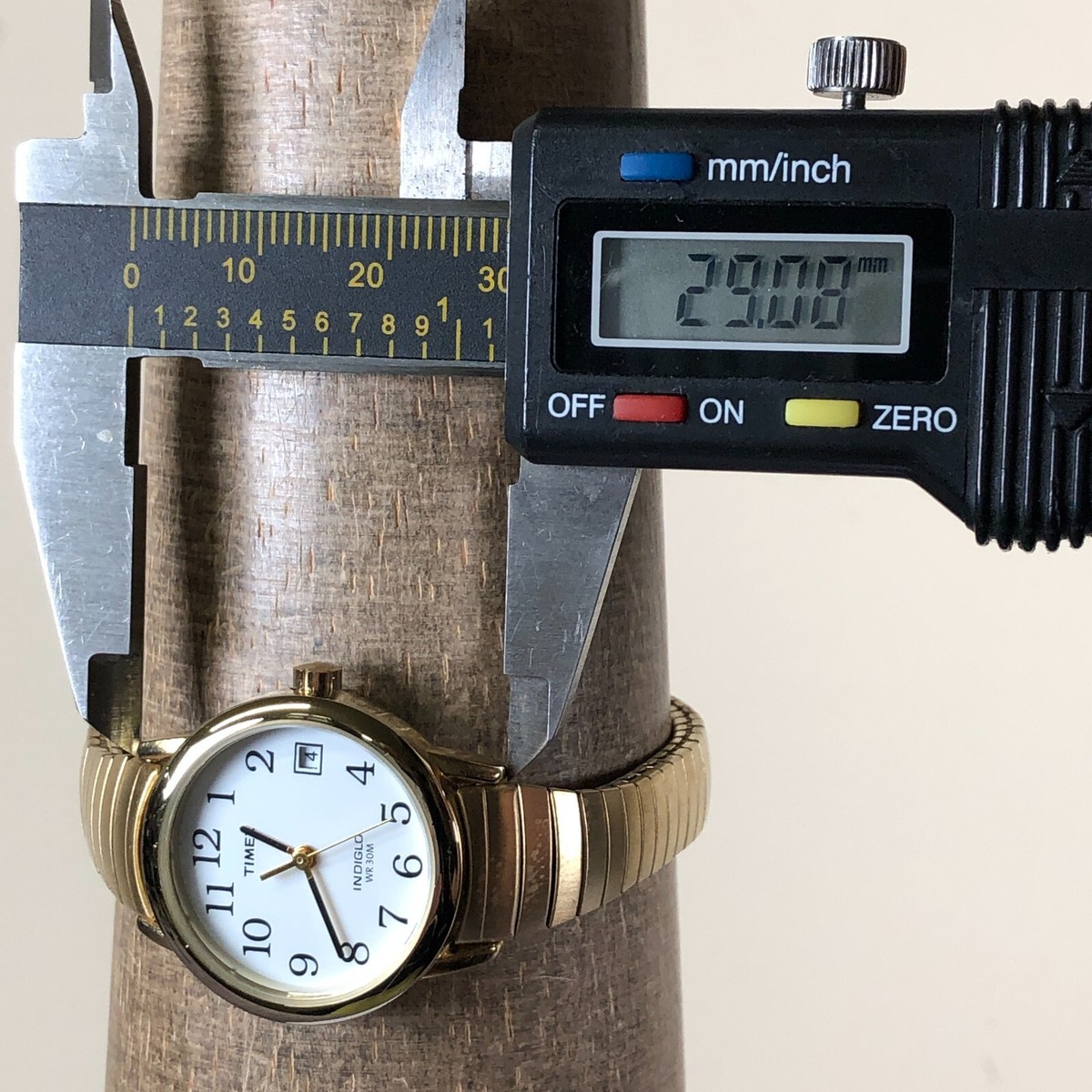 Montre Femme Timex Easy Reader T2H351 - Cadran 25 Mm, Bracelet Acier Doré, étanche 3 ATM