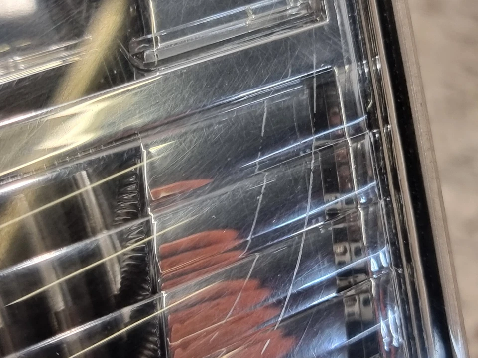 Par de luces traseras interiores exteriores derecha O/S halógenas 2006 OEM L20651150 Mazda MPV Foto 4 de 4