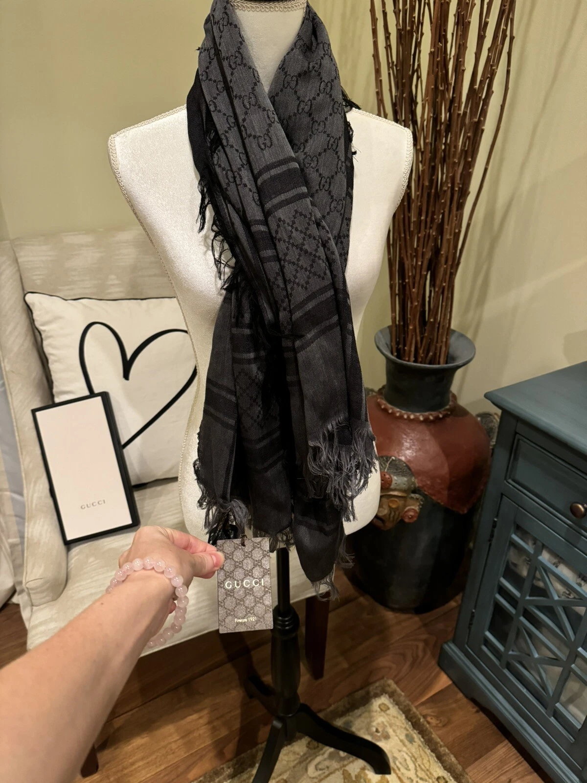 Foulard Gucci neuf avec étiquette et boîte