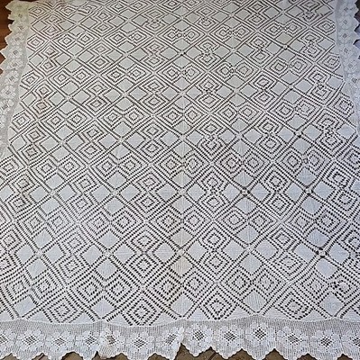 Vtg Hand Crocheted Bedspread White Off Geometric with Flower Edge 79''×88''