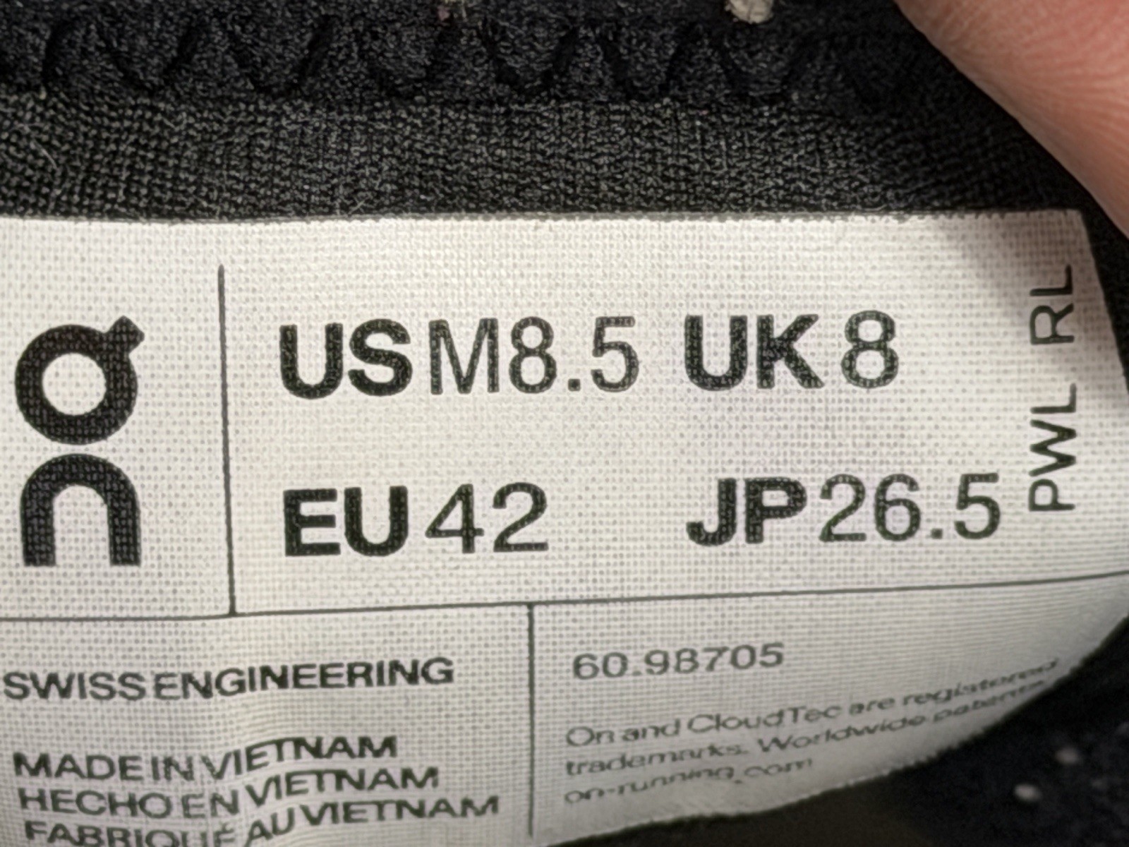 ON CLOUD RUNNING MAN - image 9