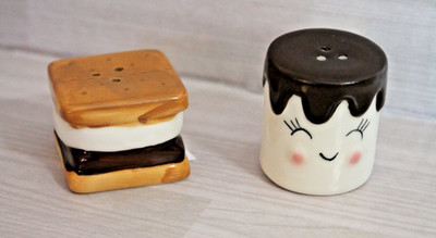 Cracker Barrel Marshmallow & S'mores Salt & Pepper Shakers Camping Shaker Set