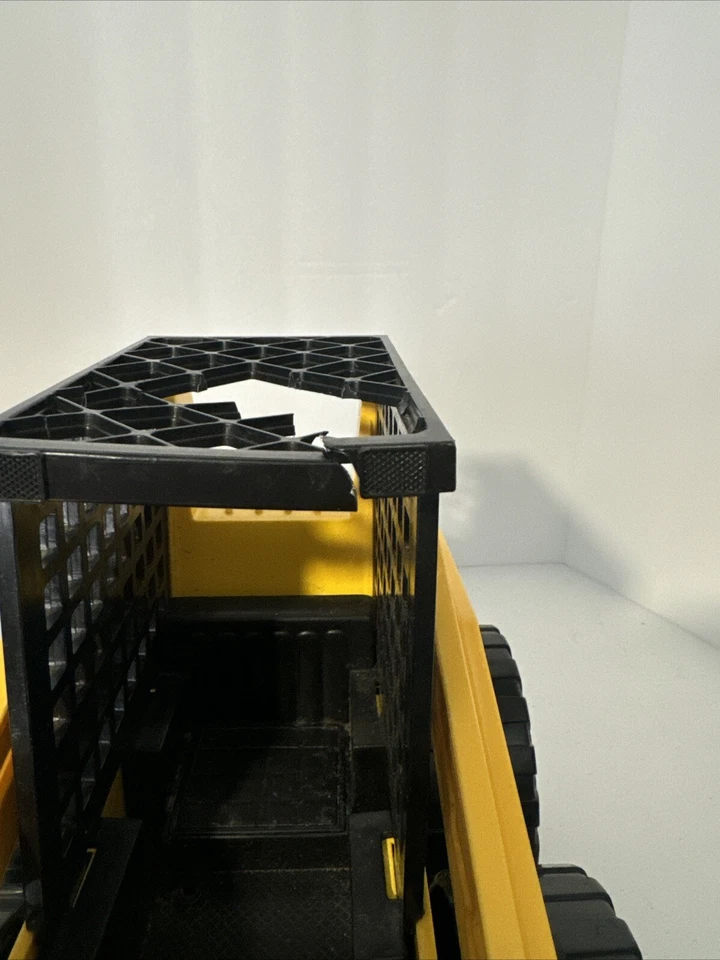 2002 Large Funrise (Nylint) Hard Hat Contractors Front End Loader W Metal Bucket - Image 4 of 4