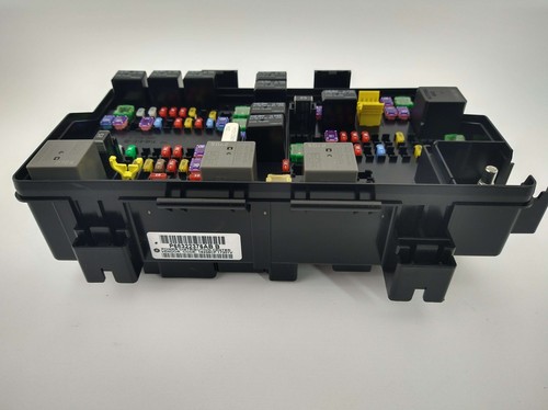 2015 - 2018 RAM 6.4L Fuse Box Junction Relay Power Block P68322376AB OEM ✅ - Picture 3 of 12