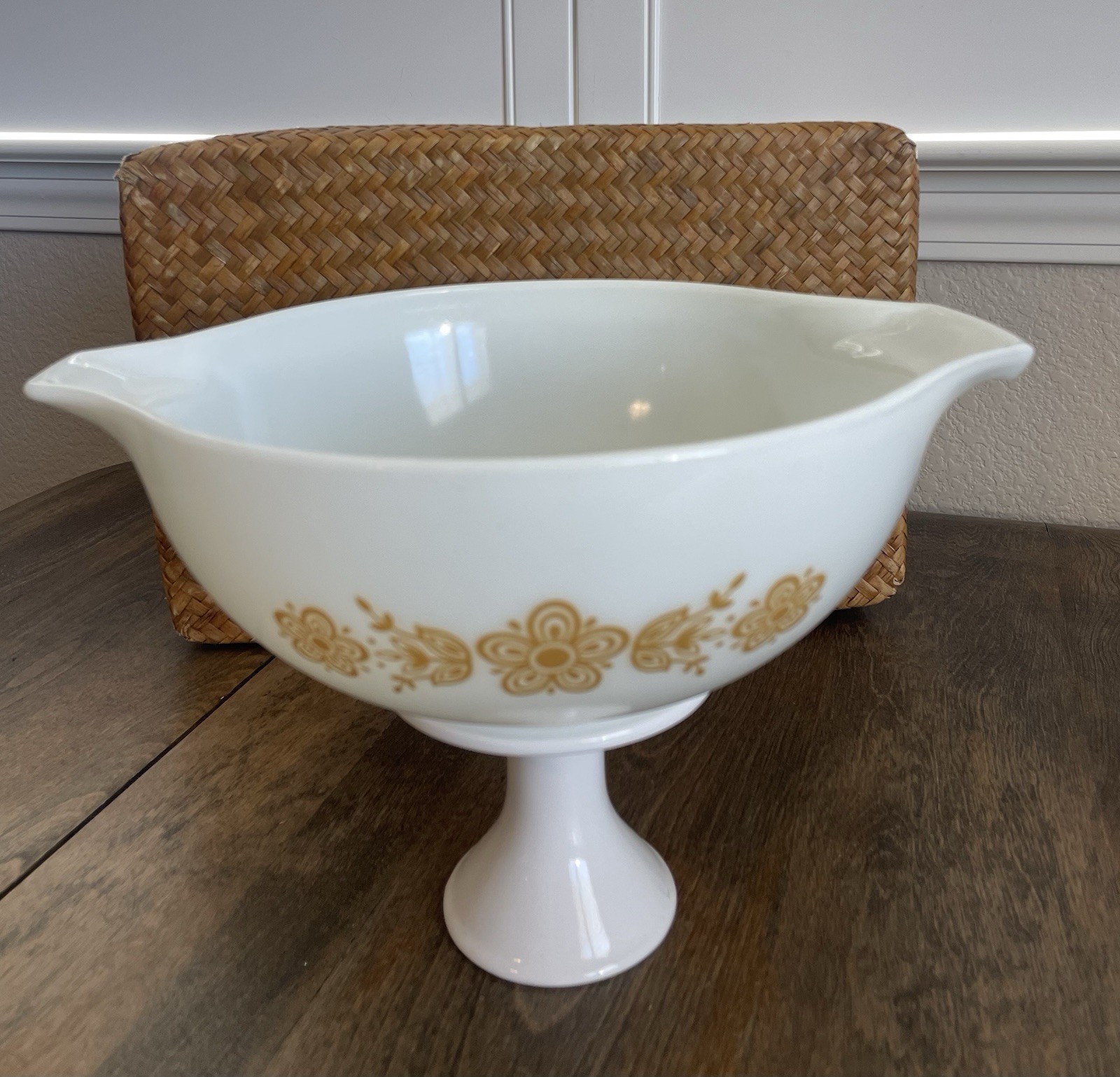 Vintage Pyrex 443 Butterfly Gold Cinderella Mixing Bowl 2 1/2 QT White
