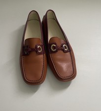 Tods Classic Logo Leather Driving Horsebit  Camel Color Burgundy Trim Loafers 8.5