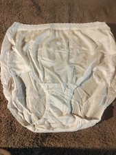 Size 10 vintage Hanes Her Way 100 nylon panties w/Lace White