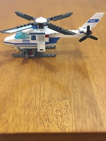 LEGO CITY 7741 POLICE HELICOPTER correct mini figure & accessories 100% Complete