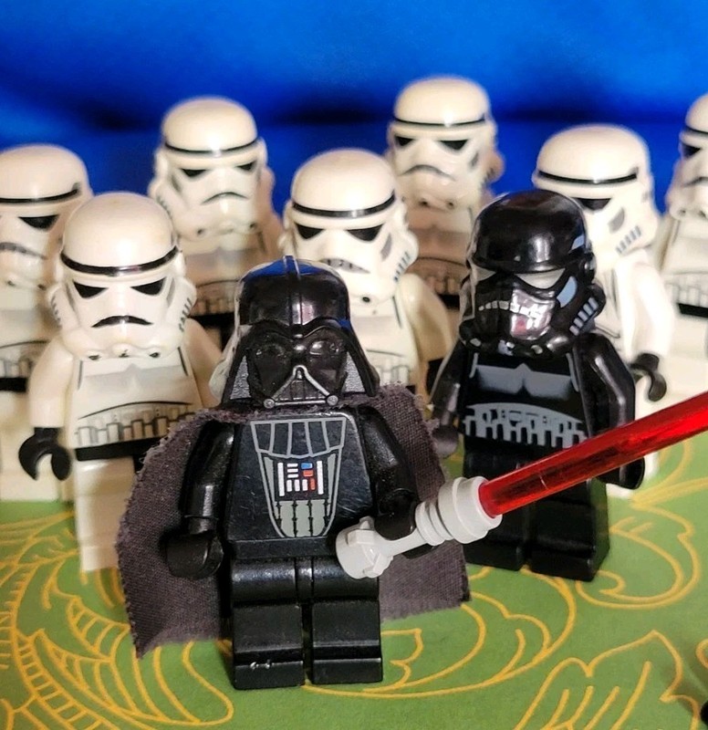 LEGO Star Wars Darth Vader 8 Stormtroopers Minifigs Sw004