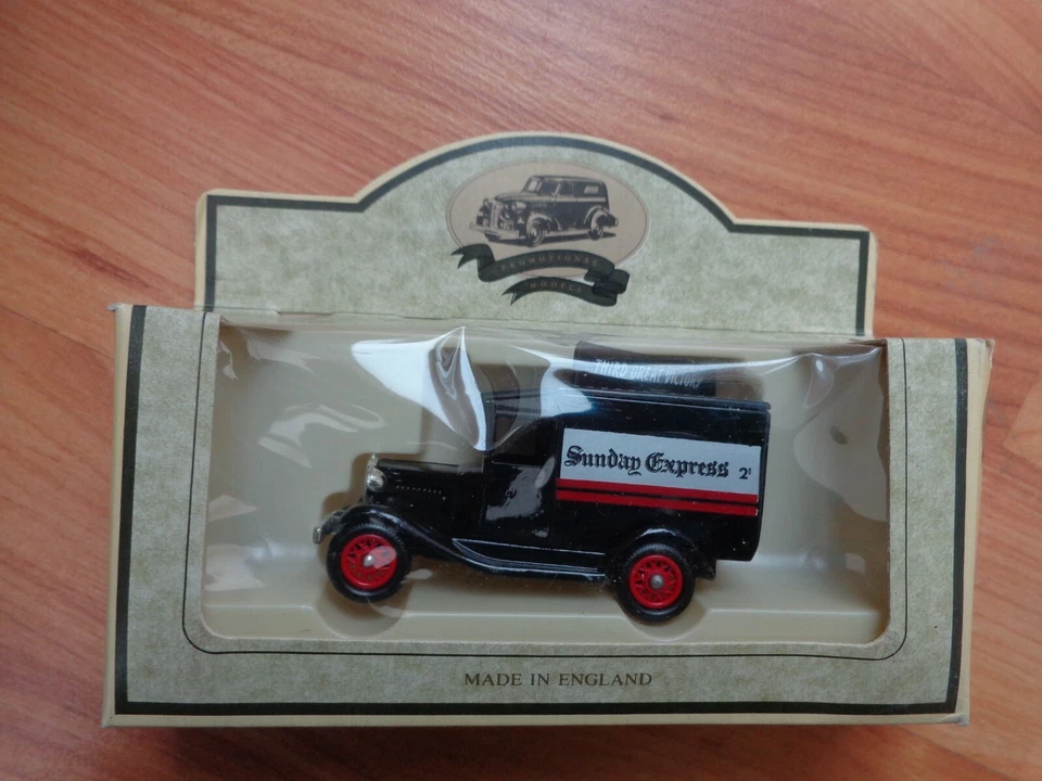 Lledo Days Gone Classic Ford Modell A Van „Sunday Express“ - Bild 1 von 1