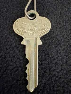 Vintage INDEPENDENT LOCK CO Fitchburg, MA #1011 Key + Burton Leather Key Wallet