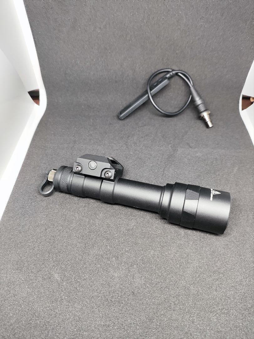 Lampe Torche SureFire M600 Ultra - LED Haute Performance - Noire - Alimentation CR123A - Neuf