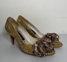 Vintage Stuart Weitzman Gold Tone Rhinestone Floral Embellishment Women  s Size 7