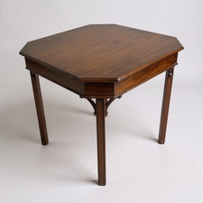 Vintage Mahogany Octagonal Side Table – Elegant 8-Sided Occasional Table