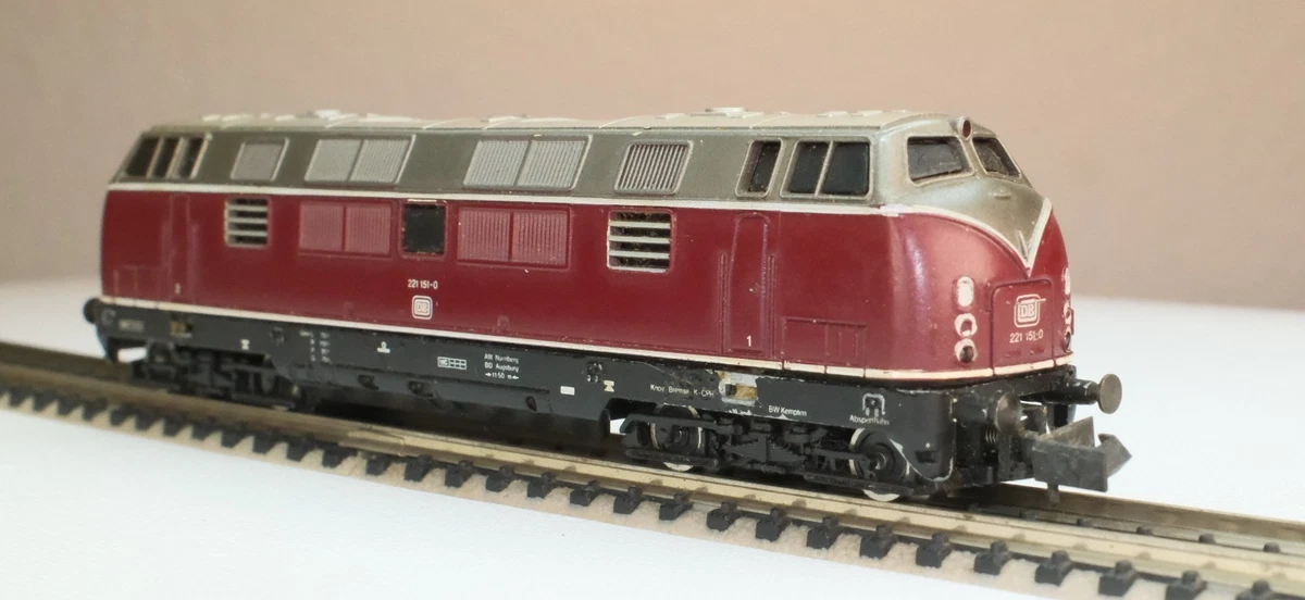 Spur N Arnold 2023 Diesellok BR221 151-0 DB 4-achsig altrot/Dach silbergrau
