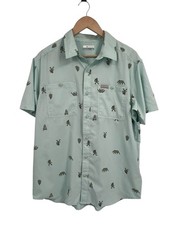 Columbia Omni Wick Green Blue Yetti Camp Theme Short Sleeve Button Down Mens M