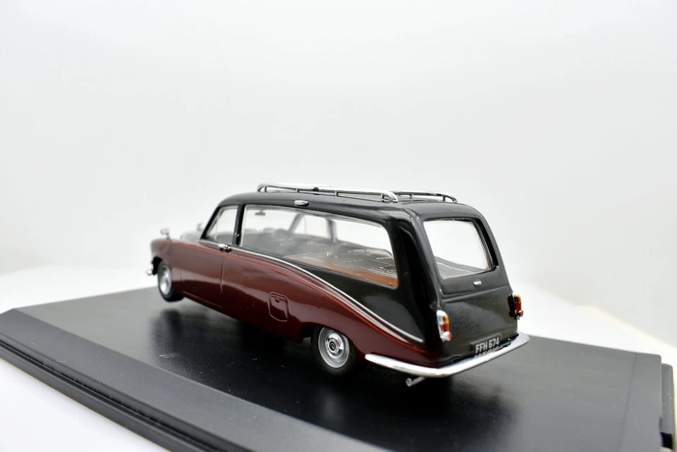 Modellino auto scala 1:43 Daimler hearse DS007 modellismo statico da collezione - Immagine 4 di 4