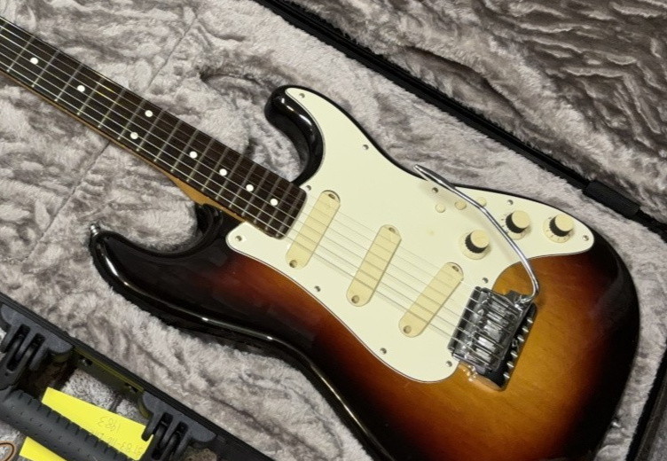 ギター Fender USA Stratocaster Sunburst Fender Japan] EST83-110 Elite Sunburst Electric Guitar Shipping