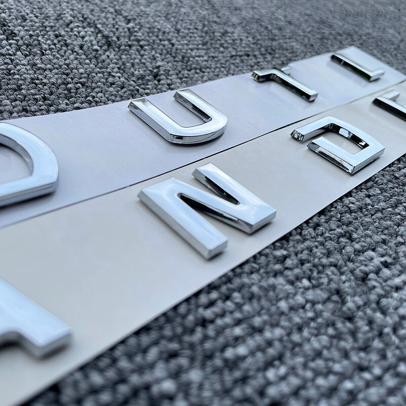 Placa de identificación emblema deportivo plateado con letra para Mitsubishi Outlander Hood Foto 3 de 4