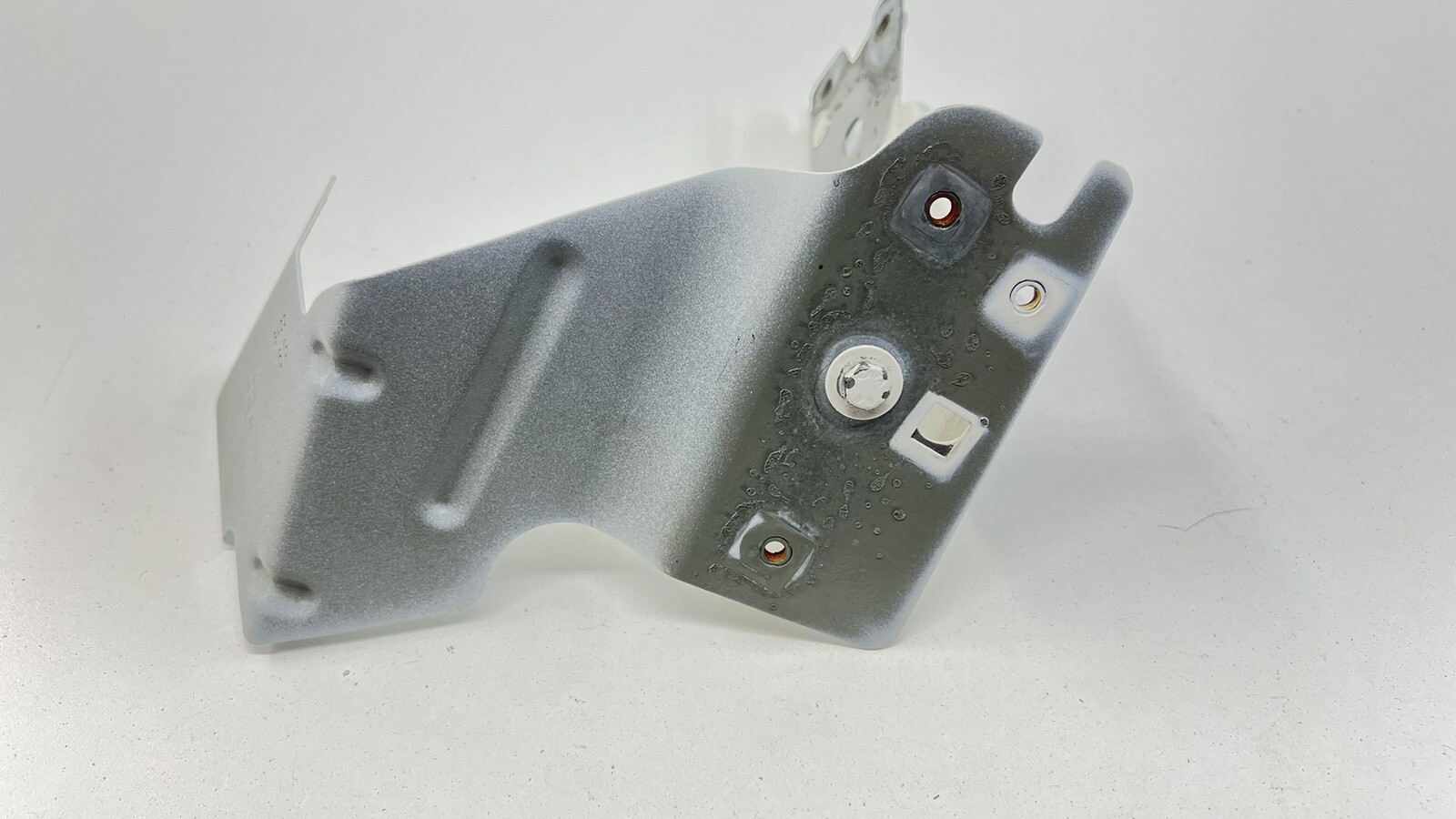 14-23 MASERATI GHIBLI PASSENGER RIGHT FRONT FENDER BRACKET SUPPORT MOUNT OEM