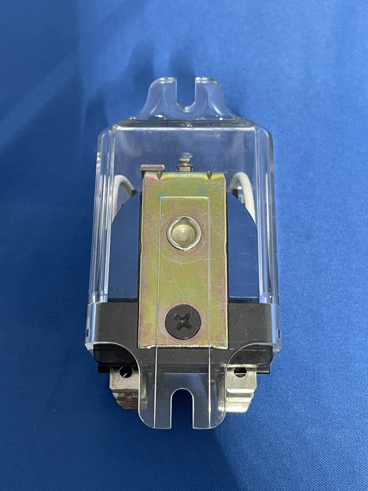 Deltrol Controls 20605-81 - RELAY, DPDT, 10A, 12VDC, ENCL, FLANGE MOUNT - Image 2 of 3