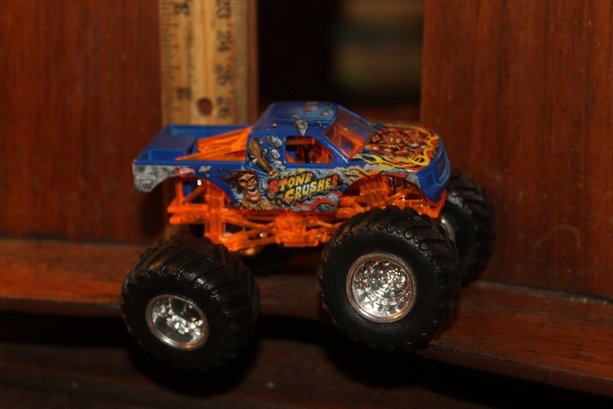 ミニカー Hot Wheels Party Crusher Monster Trucks Hot Wheels Party Crusher Monster Truck 1:64 Special Edition