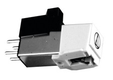 OMNITRONIC S-15: Sistema di Pick-Up Economico per Giradischi Professionali