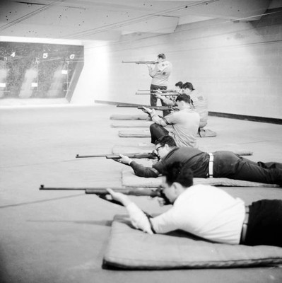 American teenagers learning how to handle guns properly 1950s OLD PHOTO