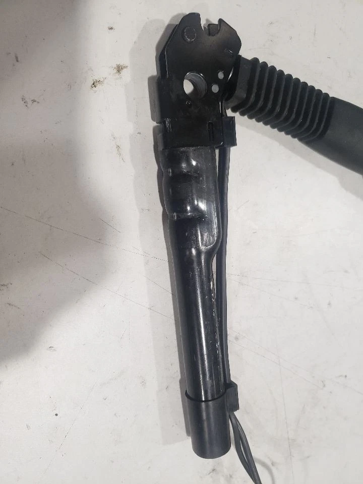 Fivela de cinto de segurança dianteiro direito - 2011 BMW 128I E82 - 09-16 FABRICANTE DE EQUIPAMENTO ORIGINAL 7213564 - Imagem 4 de 4