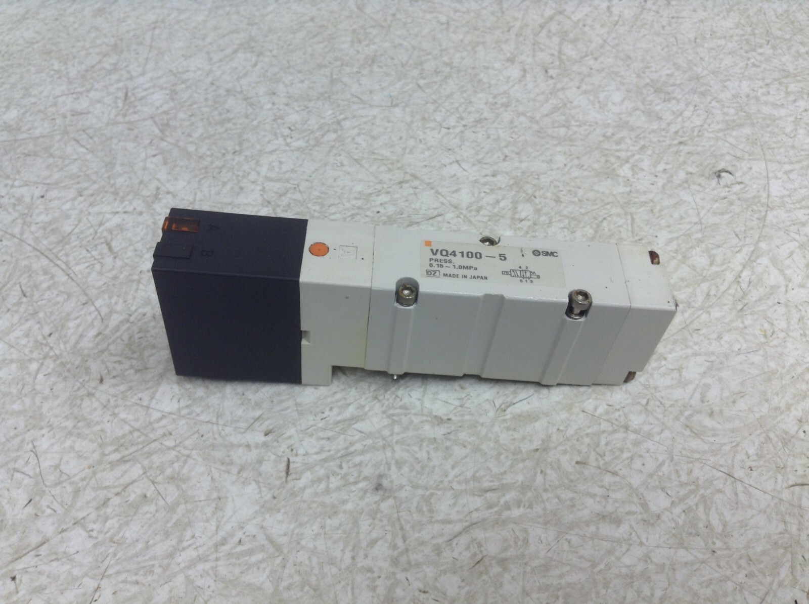SMC VQ4100-5 Pneumatic Solenoid Valve VQ41005 (TSC)